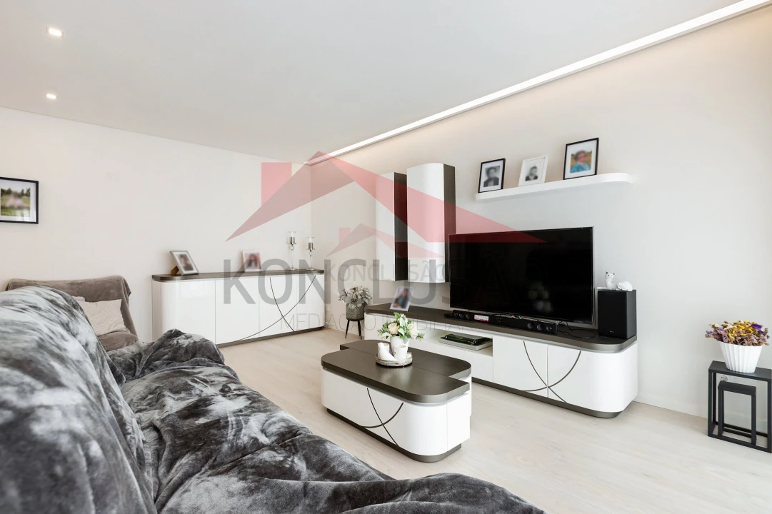 Apartamento T3 para Venda em Póvoa de Santa Iria e Forte da Casa Foto 8