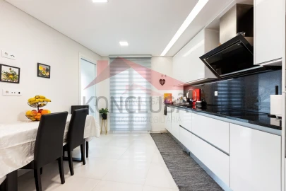 Apartamento T3 para Venda em Póvoa de Santa Iria e Forte da Casa