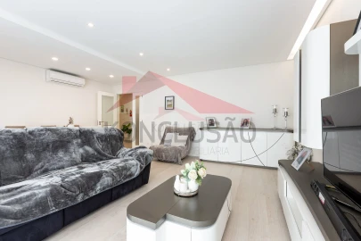 Apartamento T3 para Venda em Póvoa de Santa Iria e Forte da Casa