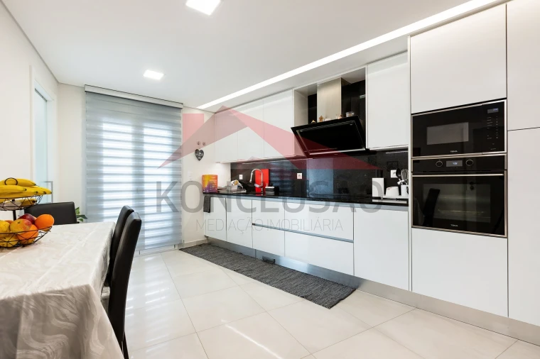 Apartamento T3 para Venda em Póvoa de Santa Iria e Forte da Casa Foto 4