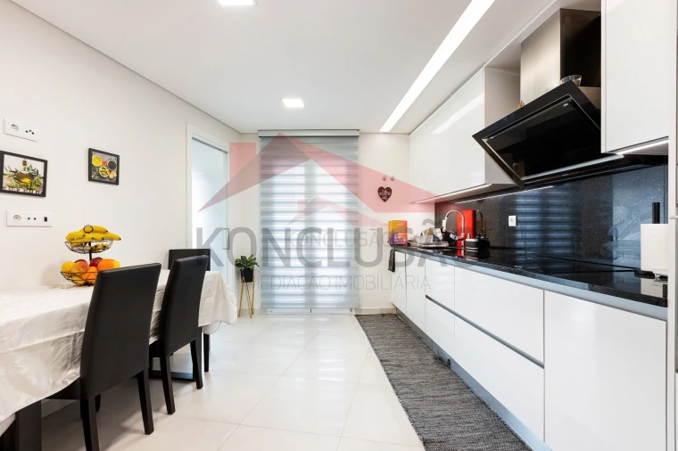 Apartamento T3 para Venda em Póvoa de Santa Iria e Forte da Casa Foto 3