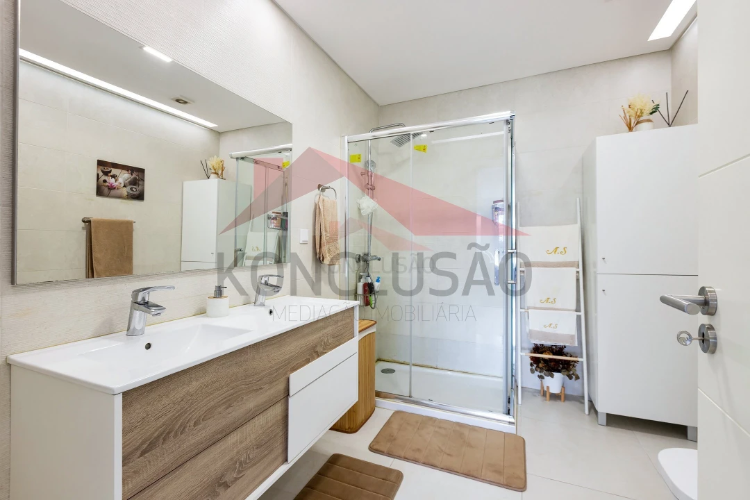 Apartamento T3 para Venda em Póvoa de Santa Iria e Forte da Casa Foto 19