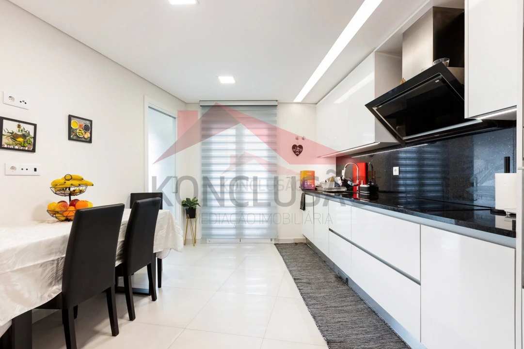 Apartamento T3 para Venda em Póvoa de Santa Iria e Forte da Casa Foto 3