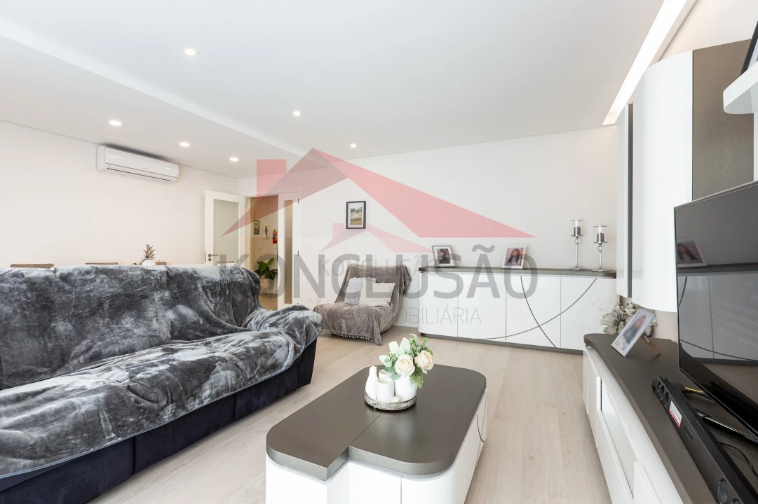 Apartamento T3 para Venda em Póvoa de Santa Iria e Forte da Casa Foto 7