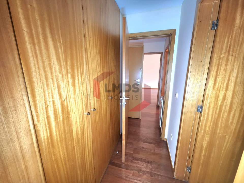 Apartamento T1 para Venda em Oliveira do Douro Foto 16
