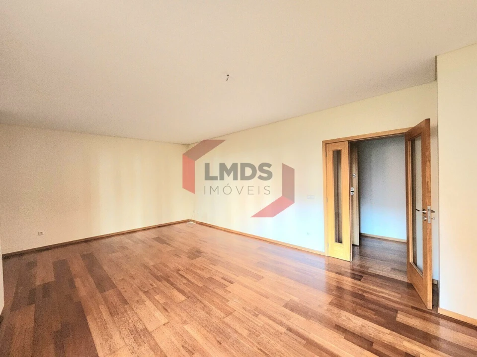 Apartamento T1 para Venda em Oliveira do Douro Foto 7