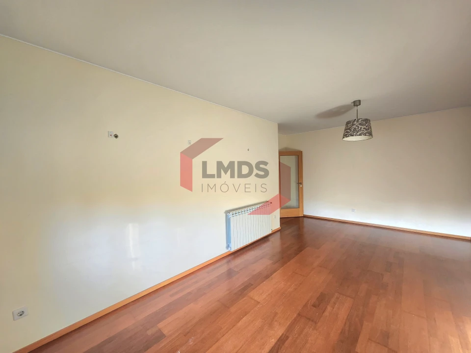 Apartamento T1 para Venda em Oliveira do Douro Foto 7