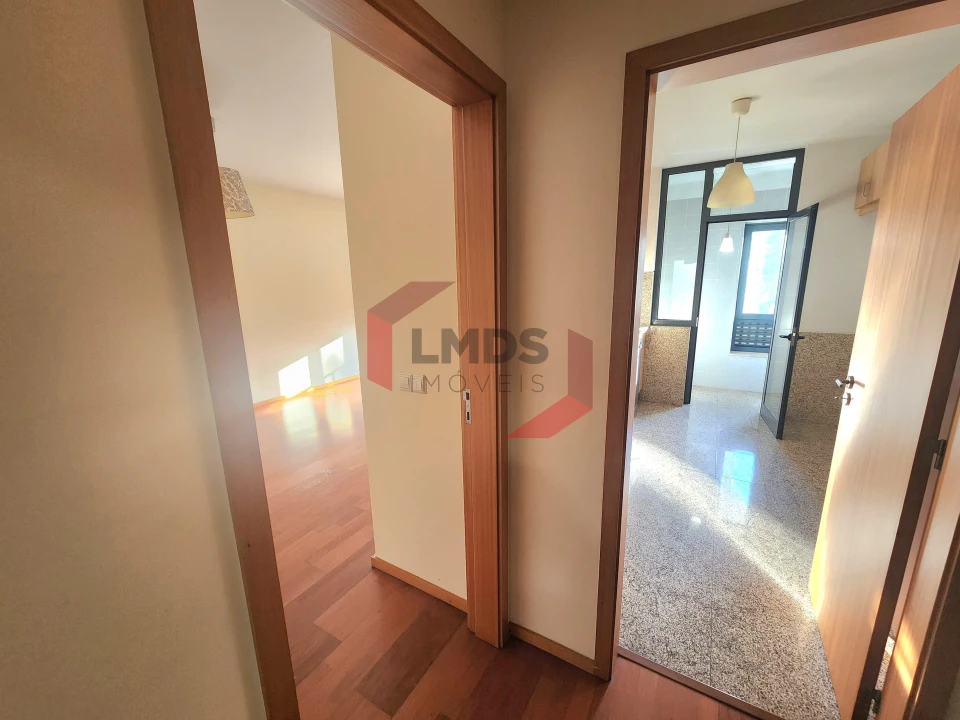 Apartamento T1 para Venda em Oliveira do Douro Foto 8