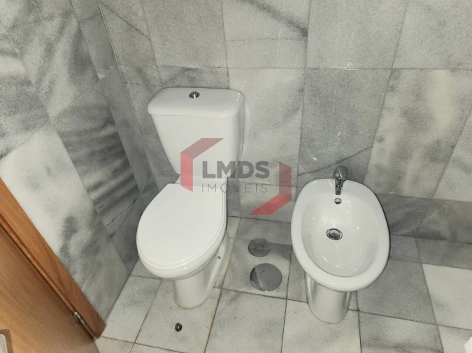 Apartamento T1 para Venda em Oliveira do Douro Foto 15