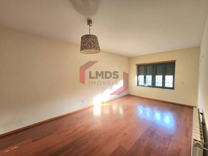 Apartamento T1 para Venda em Oliveira do Douro Foto 6