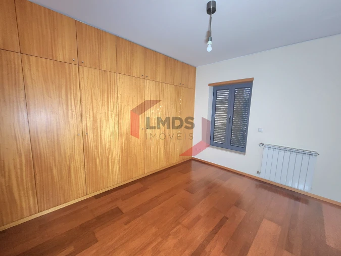 Apartamento T1 para Venda em Oliveira do Douro Foto 17