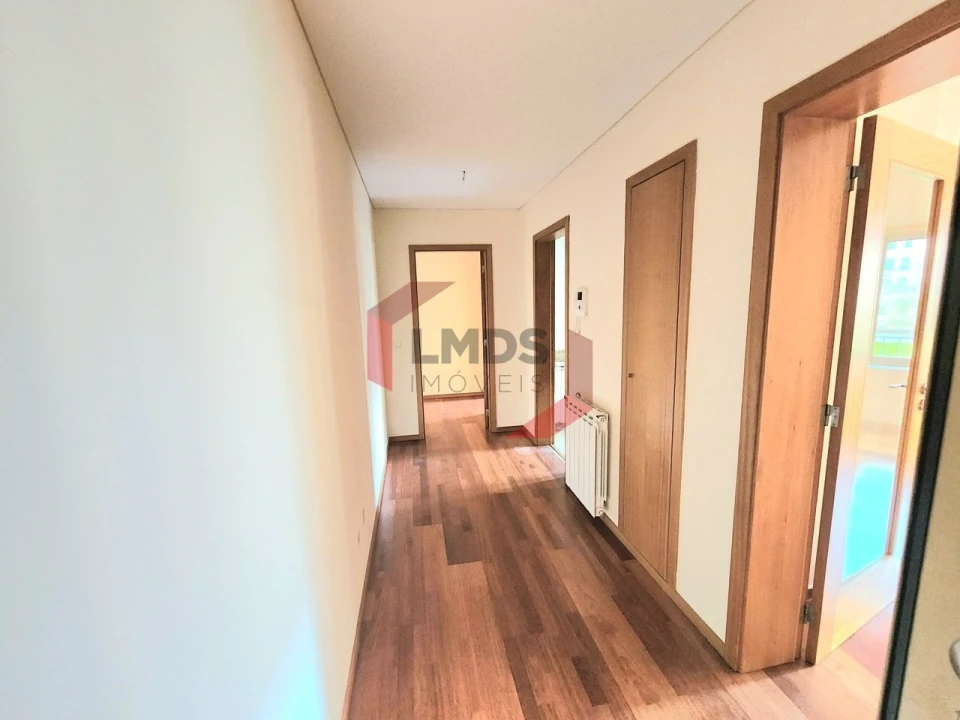 Apartamento T1 para Venda em Oliveira do Douro Foto 4