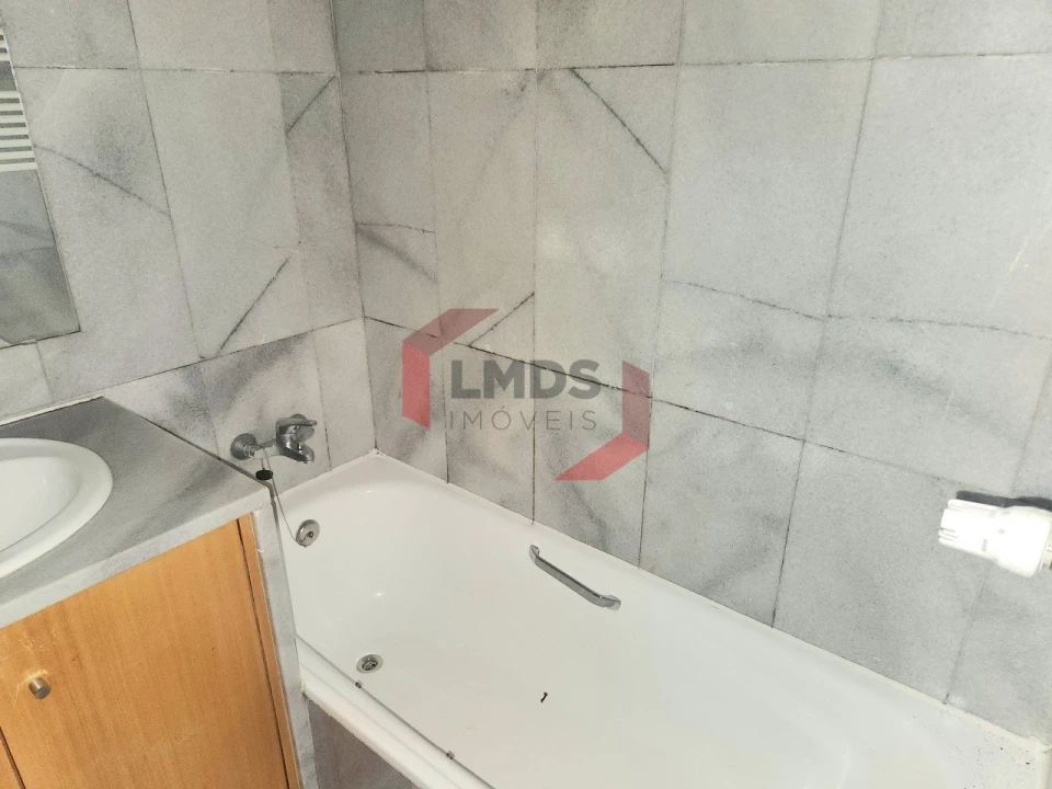 Apartamento T1 para Venda em Oliveira do Douro Foto 16