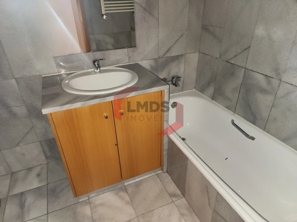 Apartamento T1 para Venda em Oliveira do Douro Foto 14
