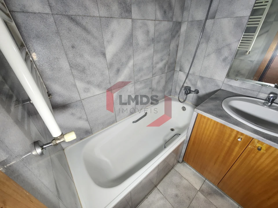 Apartamento T1 para Venda em Oliveira do Douro Foto 19