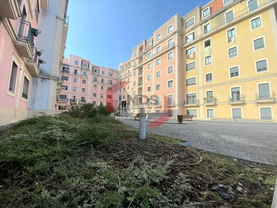 Apartamento T1 para Venda em Oliveira do Douro Foto 3