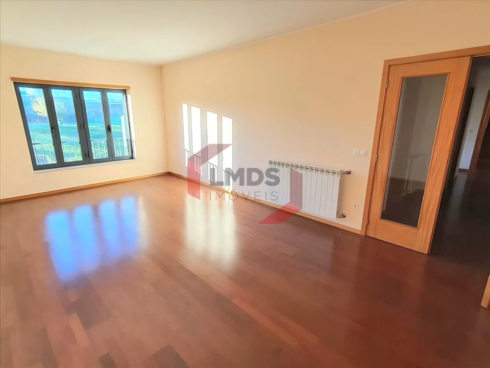Apartamento T1 para Venda em Oliveira do Douro Foto 5