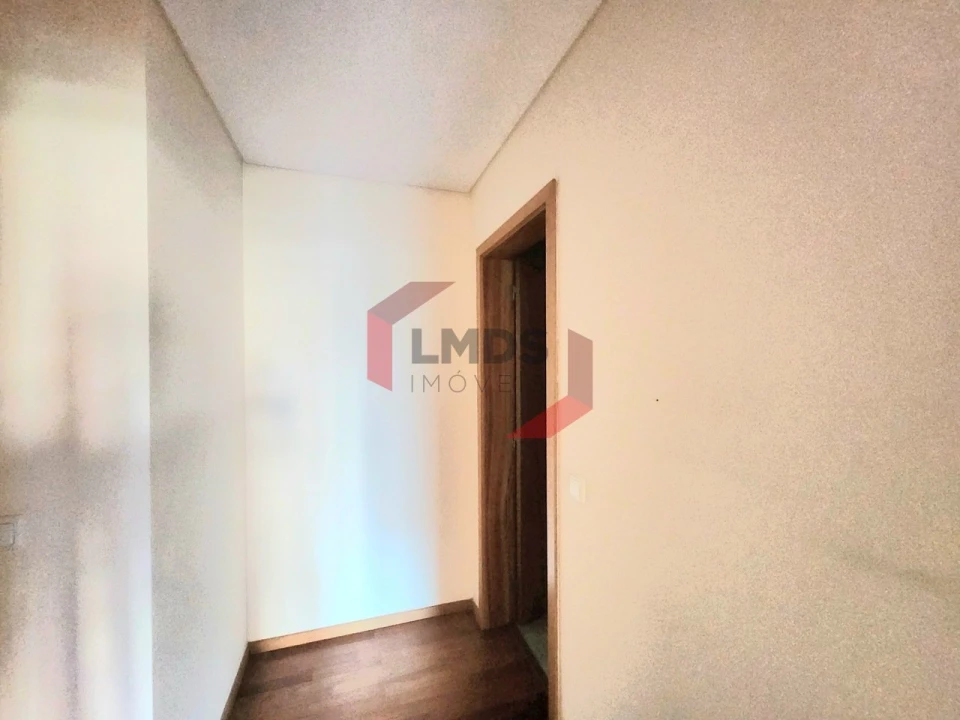 Apartamento T1 para Venda em Oliveira do Douro Foto 13