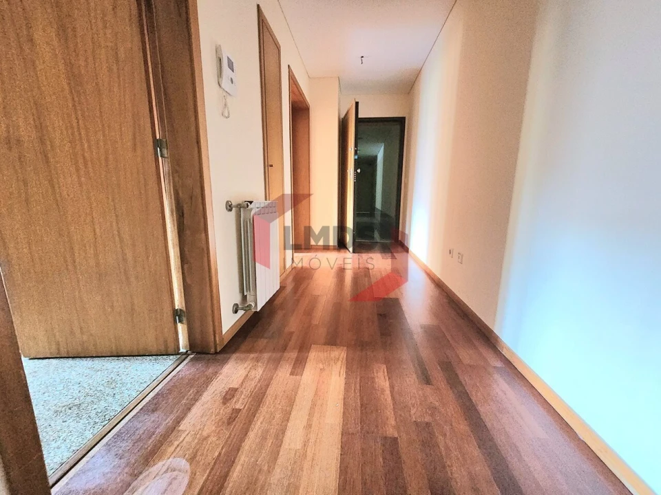 Apartamento T1 para Venda em Oliveira do Douro Foto 18