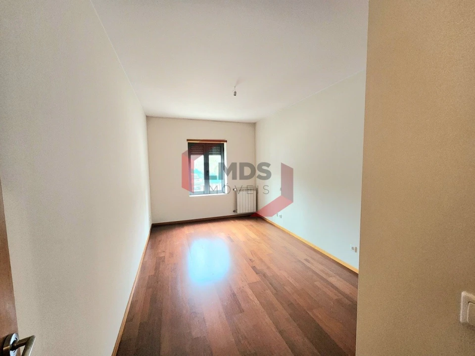 Apartamento T3 para Venda em Oliveira do Douro Foto 17