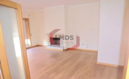 Apartamento T2 para Venda em Canelas