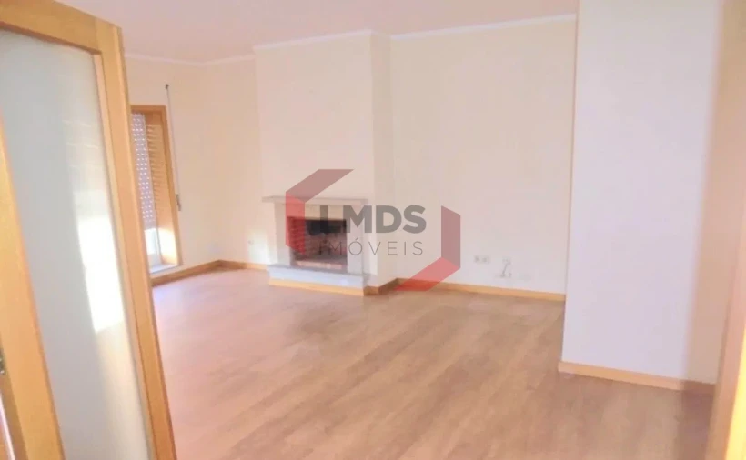 Apartamento T2 para Venda em Canelas Foto 4