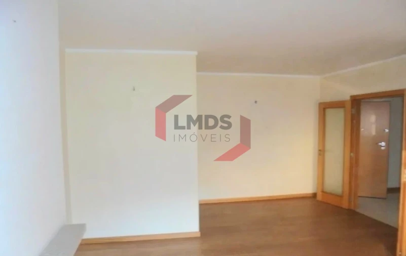 Apartamento T2 para Venda em Canelas Foto 5