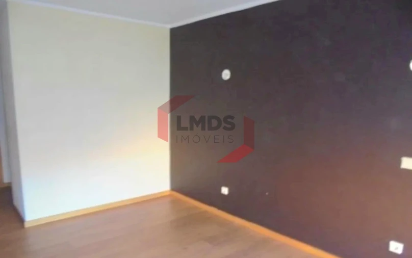 Apartamento T2 para Venda em Canelas Foto 11