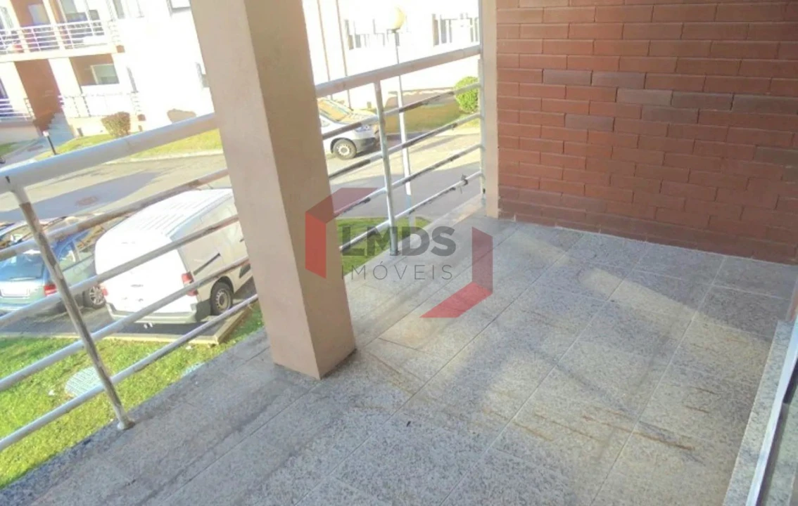 Apartamento T2 para Venda em Canelas Foto 1