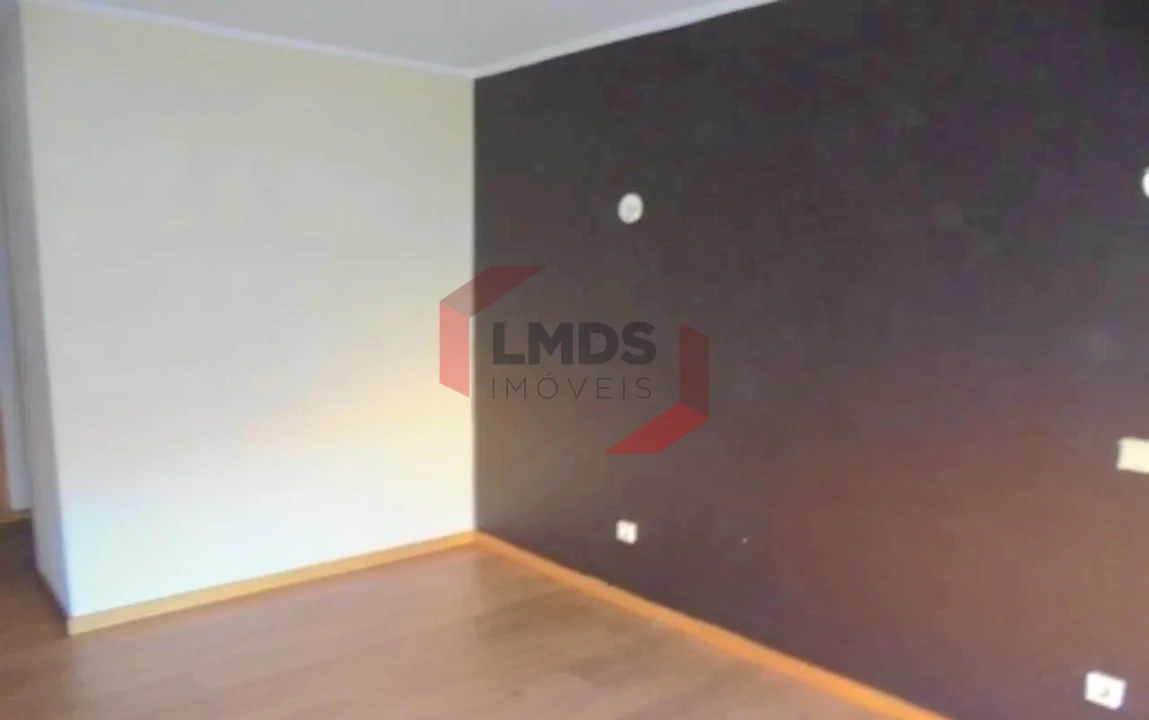 Apartamento T2 para Venda em Canelas Foto 11