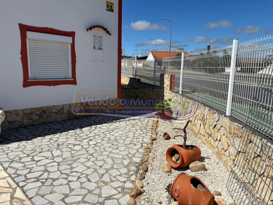 Moradia T3 para Venda em Mora Foto 2