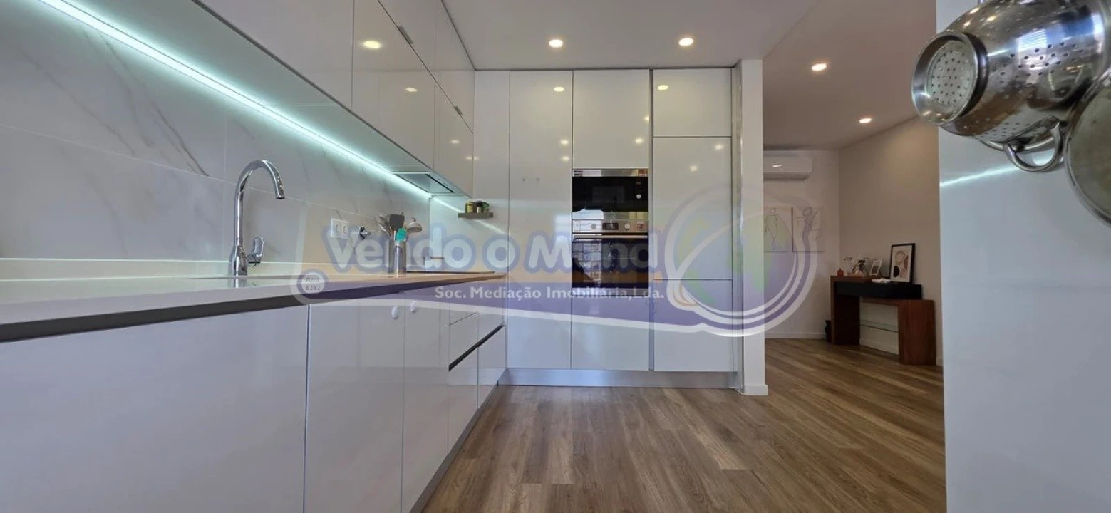 Apartamento T2 para Venda em Póvoa de Santa Iria e Forte da Casa Foto 1