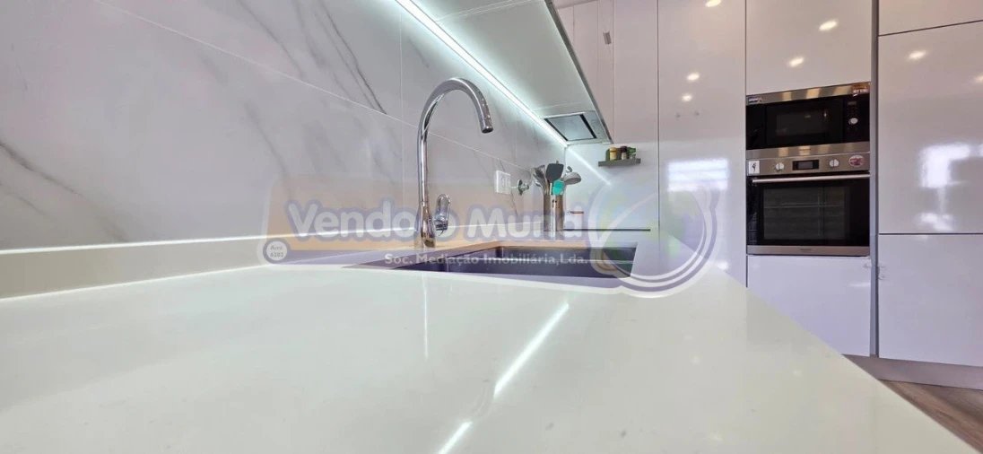 Apartamento T2 para Venda em Póvoa de Santa Iria e Forte da Casa Foto 5