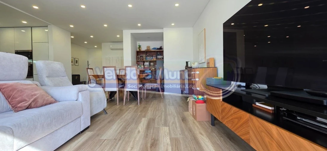 Apartamento T2 para Venda em Póvoa de Santa Iria e Forte da Casa Foto 10