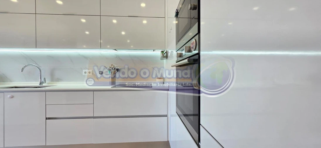 Apartamento T2 para Venda em Póvoa de Santa Iria e Forte da Casa Foto 4