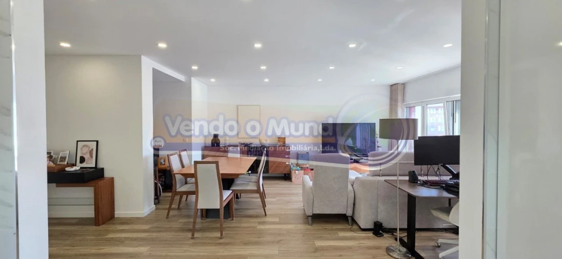 Apartamento T2 para Venda em Póvoa de Santa Iria e Forte da Casa Foto 7