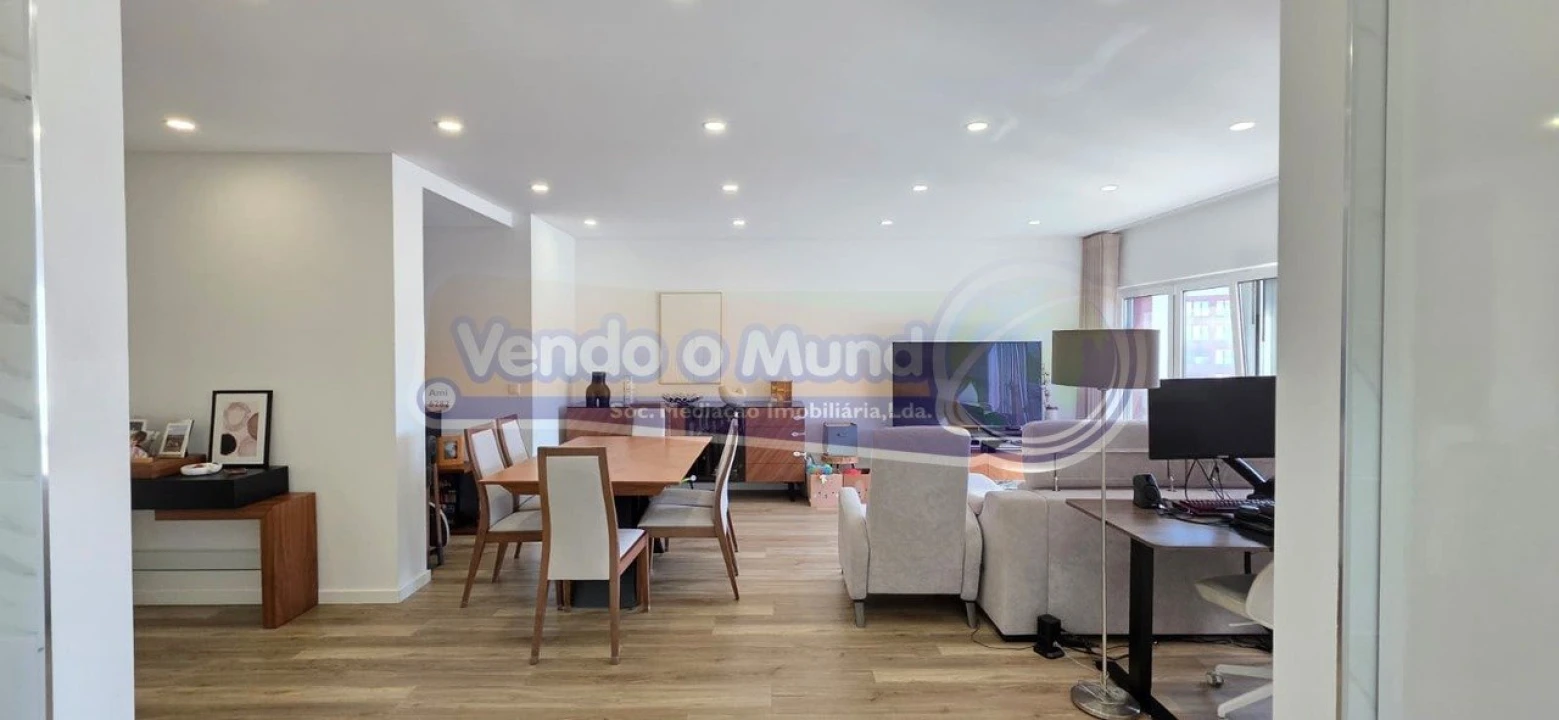 Apartamento T2 para Venda em Póvoa de Santa Iria e Forte da Casa Foto 7