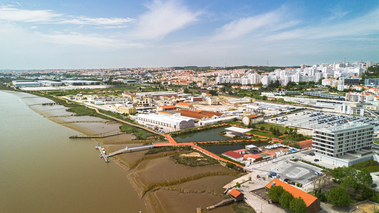 Apartamento T4 para Venda em Póvoa de Santa Iria e Forte da Casa Foto 8