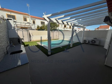 Moradia T4 para Venda em Monte Gordo