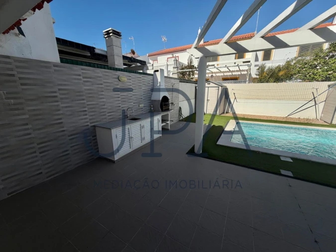 Moradia T4 para Venda em Monte Gordo Foto 22