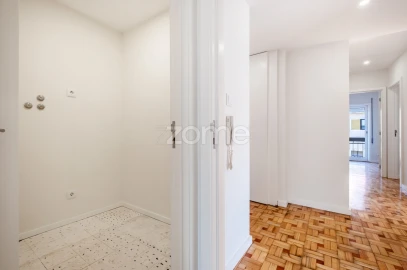 Apartamento T3 para Arrendamento em Mafamude e Vilar do Paraíso