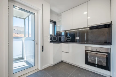 Apartamento T3 para Arrendamento em Mafamude e Vilar do Paraíso