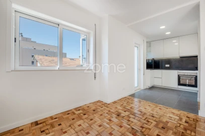 Apartamento T3 para Arrendamento em Mafamude e Vilar do Paraíso