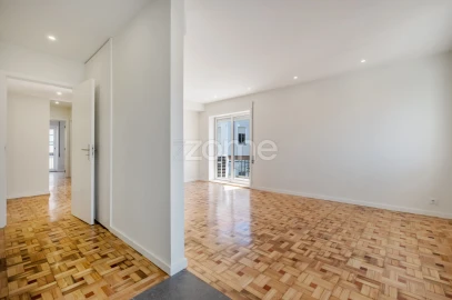 Apartamento T3 para Arrendamento em Mafamude e Vilar do Paraíso