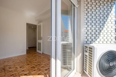 Apartamento T3 para Arrendamento em Mafamude e Vilar do Paraíso