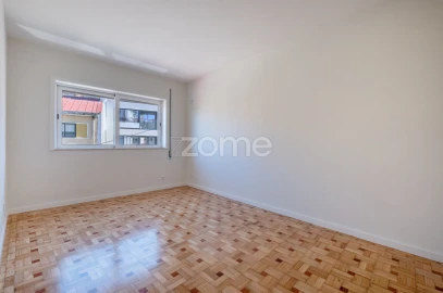 Apartamento T3 para Arrendamento em Mafamude e Vilar do Paraíso