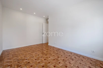 Apartamento T3 para Arrendamento em Mafamude e Vilar do Paraíso