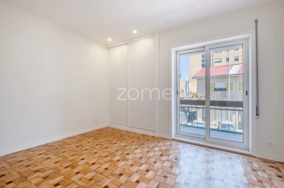 Apartamento T3 para Arrendamento em Mafamude e Vilar do Paraíso