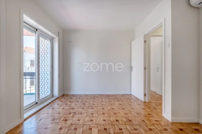 Apartamento T3 para Arrendamento em Mafamude e Vilar do Paraíso