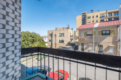 Apartamento T3 para Arrendamento em Mafamude e Vilar do Paraíso